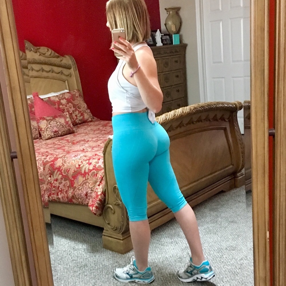 Gently Used Women’s Lululemon In The Flow Crops🌻